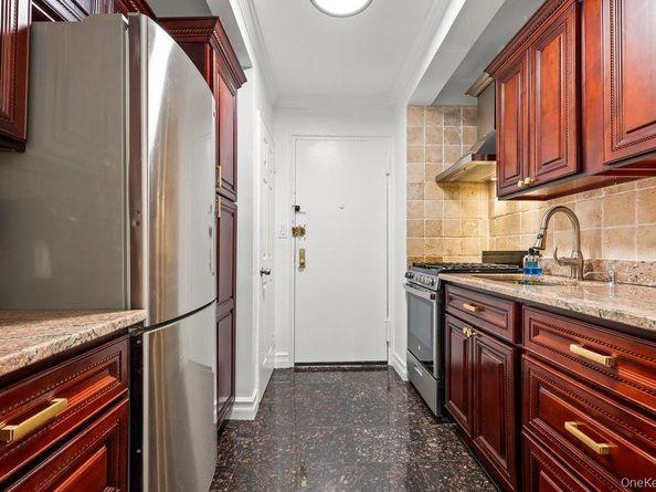 84-50 169th Street 611, Jamaica NY 11432