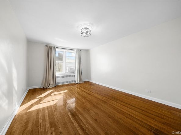 142-35 84 Drive 6B, Briarwood NY 11435