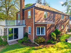 138 Payne Whitney Lane, Manhasset NY 11030