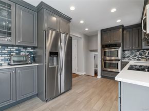 7 Rita Lane, Plainview NY 11803