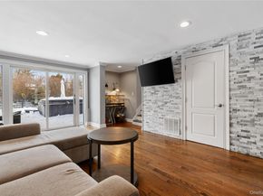 7 Rita Lane, Plainview NY 11803