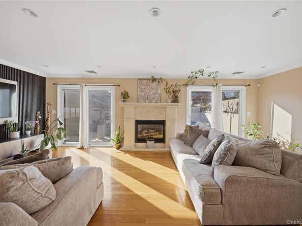 141-16 11th Avenue, Malba NY 11357