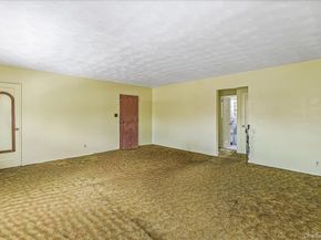 58-33 246th Crescent C14 Upper, Douglaston NY 11362