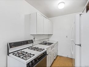 58-33 246th Crescent C14 Upper, Douglaston NY 11362