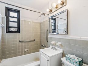 58-33 246th Crescent C14 Upper, Douglaston NY 11362