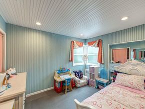 4 Hollyberry Road, Plainview NY 11803