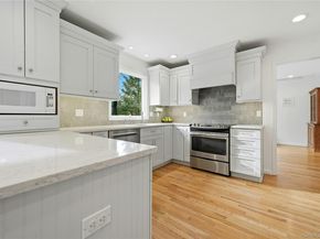 10 Woodhull Road, East Setauket NY 11733