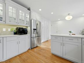 10 Woodhull Road, East Setauket NY 11733