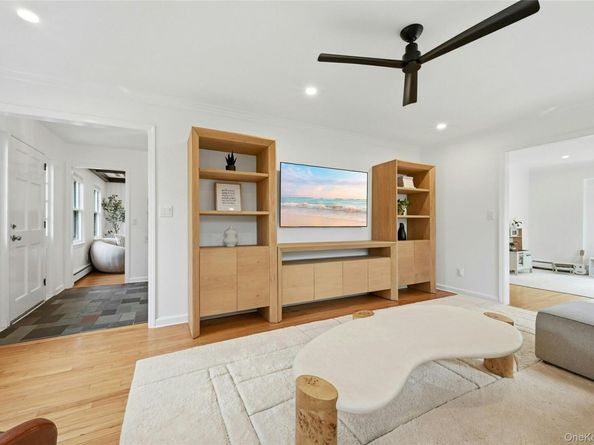 10 Woodhull Road, East Setauket NY 11733