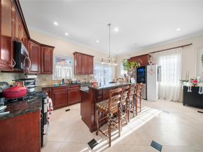 66-19 Commonwealth Boulevard, Little Neck NY 11362