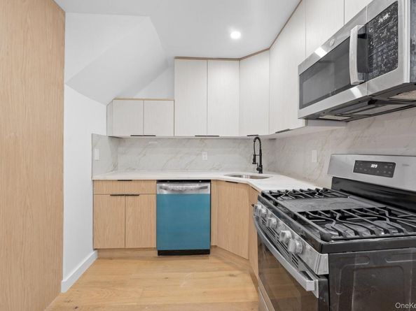 19124 Murdock Avenue, Saint Albans NY 11412