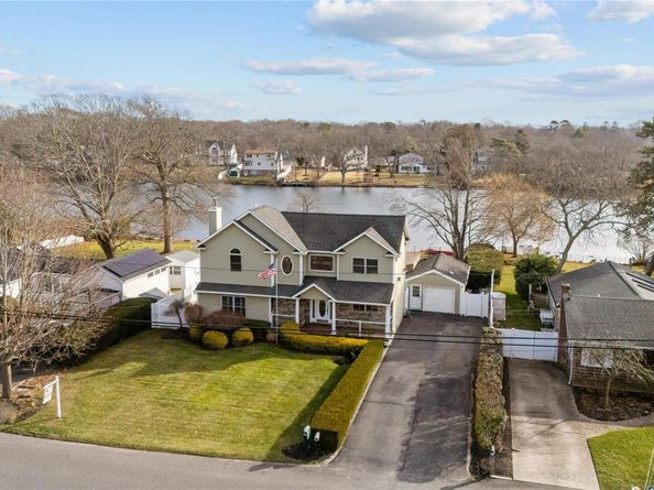 85 S Dunton Avenue, East Patchogue NY 11772