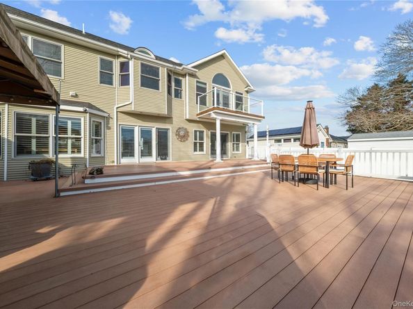 85 S Dunton Avenue, East Patchogue NY 11772