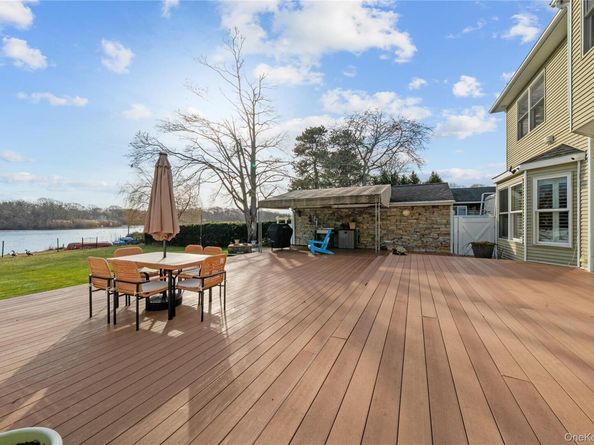 85 S Dunton Avenue, East Patchogue NY 11772