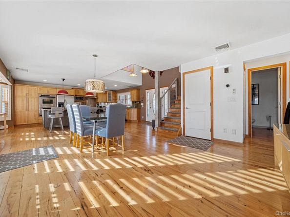 85 S Dunton Avenue, East Patchogue NY 11772