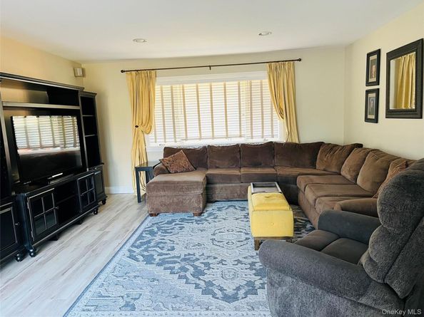 17 Sterling Drive, Lake Grove NY 11755