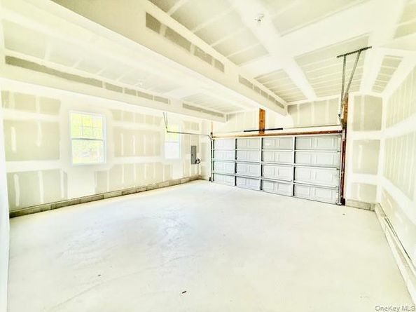 120 River Road, Shirley NY 11967