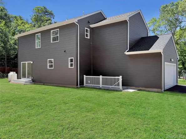 120 River Road, Shirley NY 11967