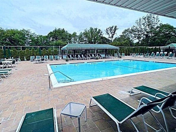 248 Pond View Lane, Smithtown NY 11787