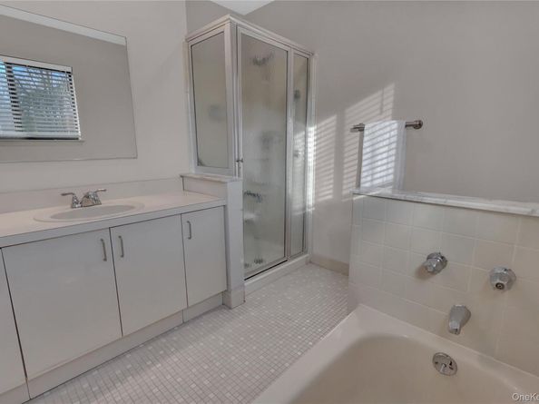 248 Pond View Lane, Smithtown NY 11787