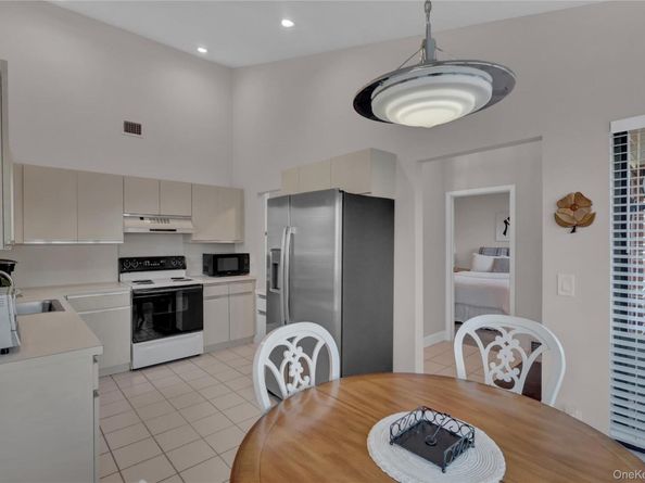 248 Pond View Lane, Smithtown NY 11787