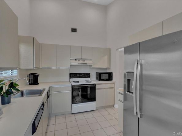 248 Pond View Lane, Smithtown NY 11787