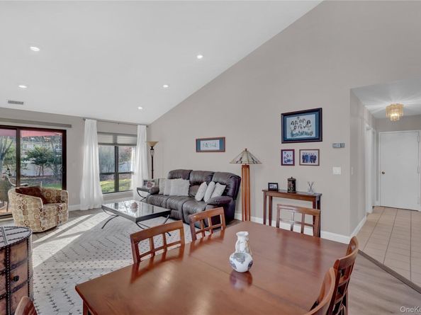 248 Pond View Lane, Smithtown NY 11787