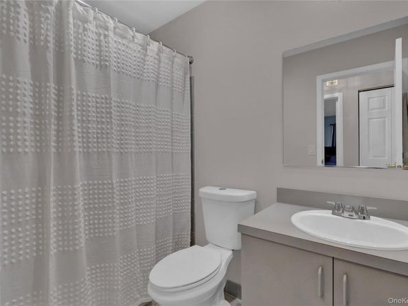 248 Pond View Lane, Smithtown NY 11787