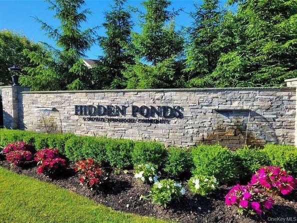 248 Pond View Lane, Smithtown NY 11787