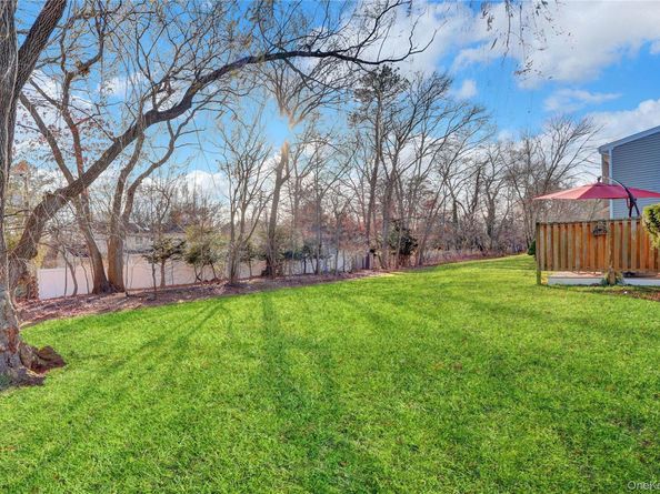 248 Pond View Lane, Smithtown NY 11787