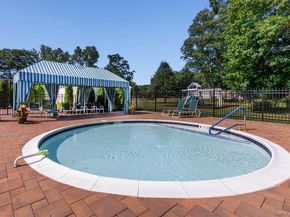 248 Pond View Lane, Smithtown NY 11787