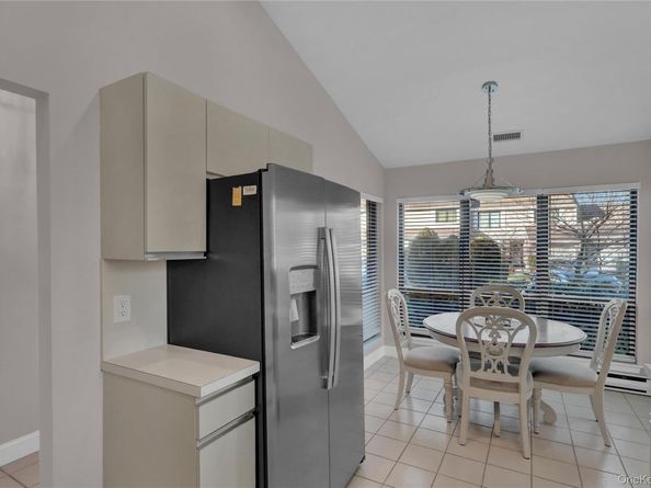 248 Pond View Lane, Smithtown NY 11787