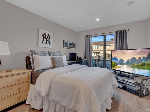 248 Pond View Lane, Smithtown NY 11787