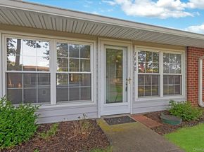 164 Falmouth Court E, Ridge NY 11961