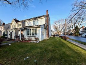 257-17 Pembroke Avenue, Great Neck NY 11020