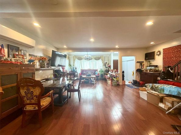 257-17 Pembroke Avenue, Great Neck NY 11020