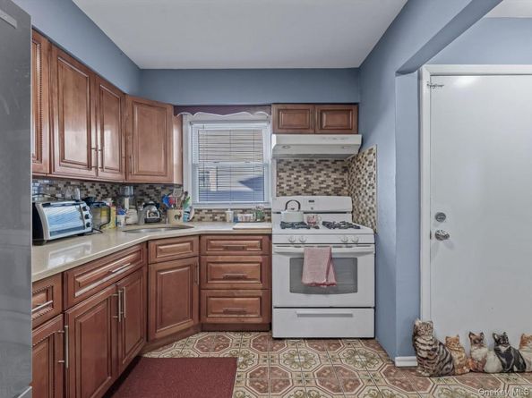 206 Hunnewell Avenue, Elmont NY 11003