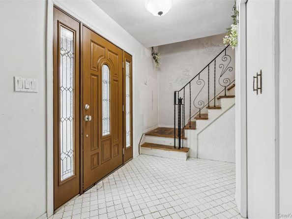 105 Loop Drive, Sayville NY 11782