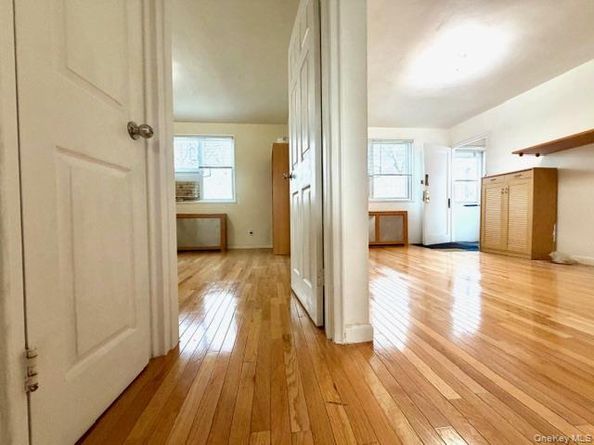 67-20 218 Street Lower, Bayside NY 11364