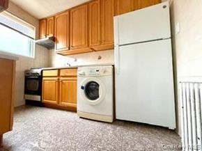 67-20 218 Street Lower, Bayside NY 11364