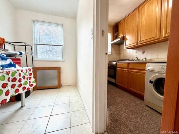 67-20 218 Street Lower, Bayside NY 11364