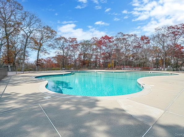 268 Brettonwoods Drive, Coram NY 11727