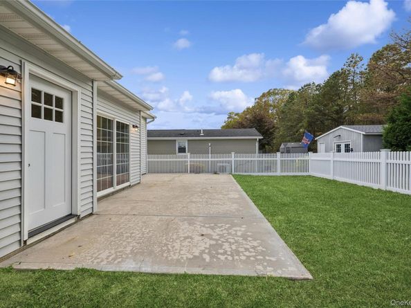 99 Village Circle W, Manorville NY 11949