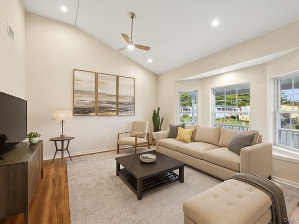 99 Village Circle W, Manorville NY 11949