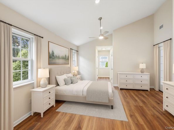 99 Village Circle W, Manorville NY 11949