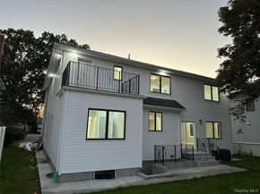 244 Andrews Road, Mineola NY 11501