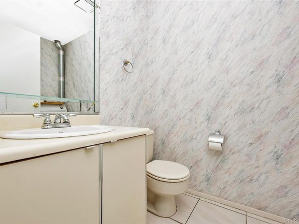 22 Balsam Court 22, Wantagh NY 11793