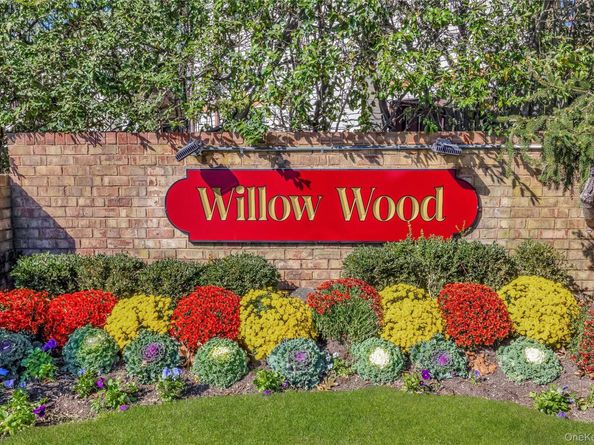 22 Balsam Court 22, Wantagh NY 11793