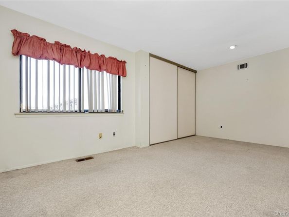 22 Balsam Court 22, Wantagh NY 11793