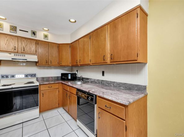 22 Balsam Court 22, Wantagh NY 11793